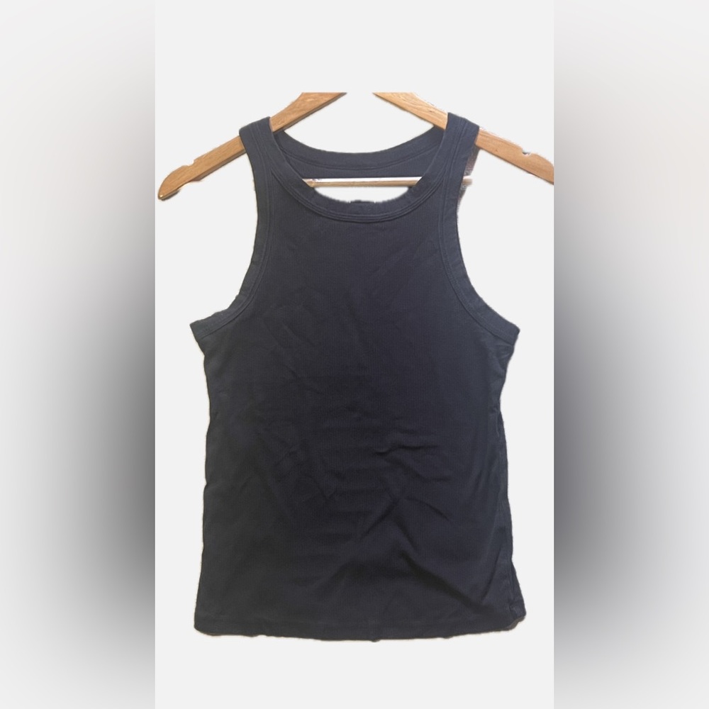 GAP Black Tank Top with Scoop Neckline and Fitted Silhouette